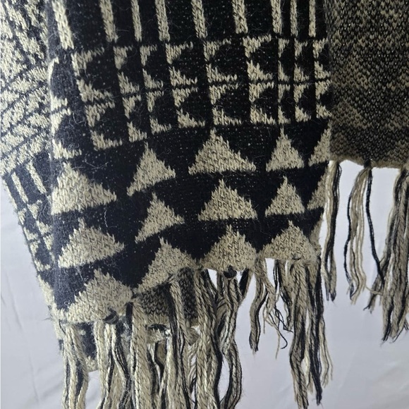 Boho Western Open-Front Tribal Pattern Fringe Sweater - Black & Cream - Picture 6 of 13